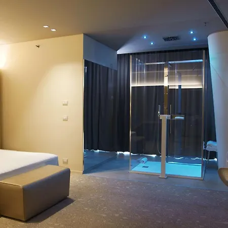 Western Net Tower Szálloda 4*