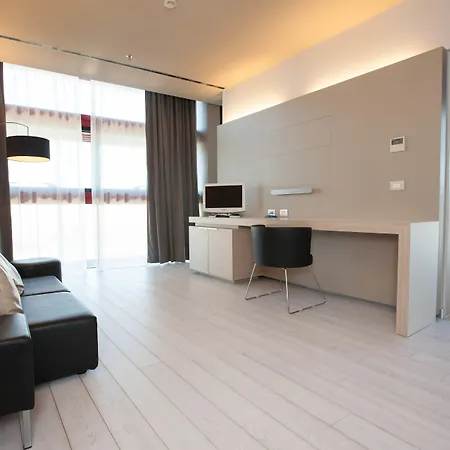 Western Net Tower Szálloda 4*