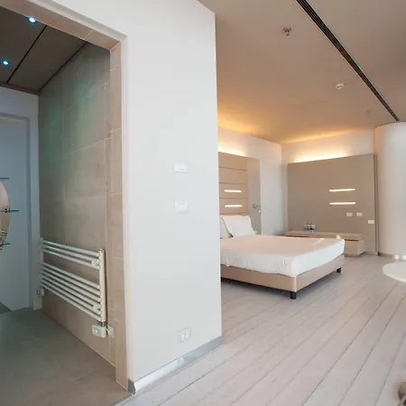 Western Net Tower Szálloda 4*