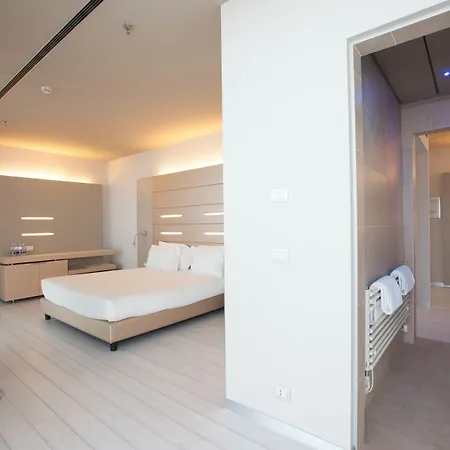 Western Net Tower Szálloda 4*